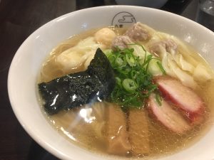 八雲　特製雲呑麺