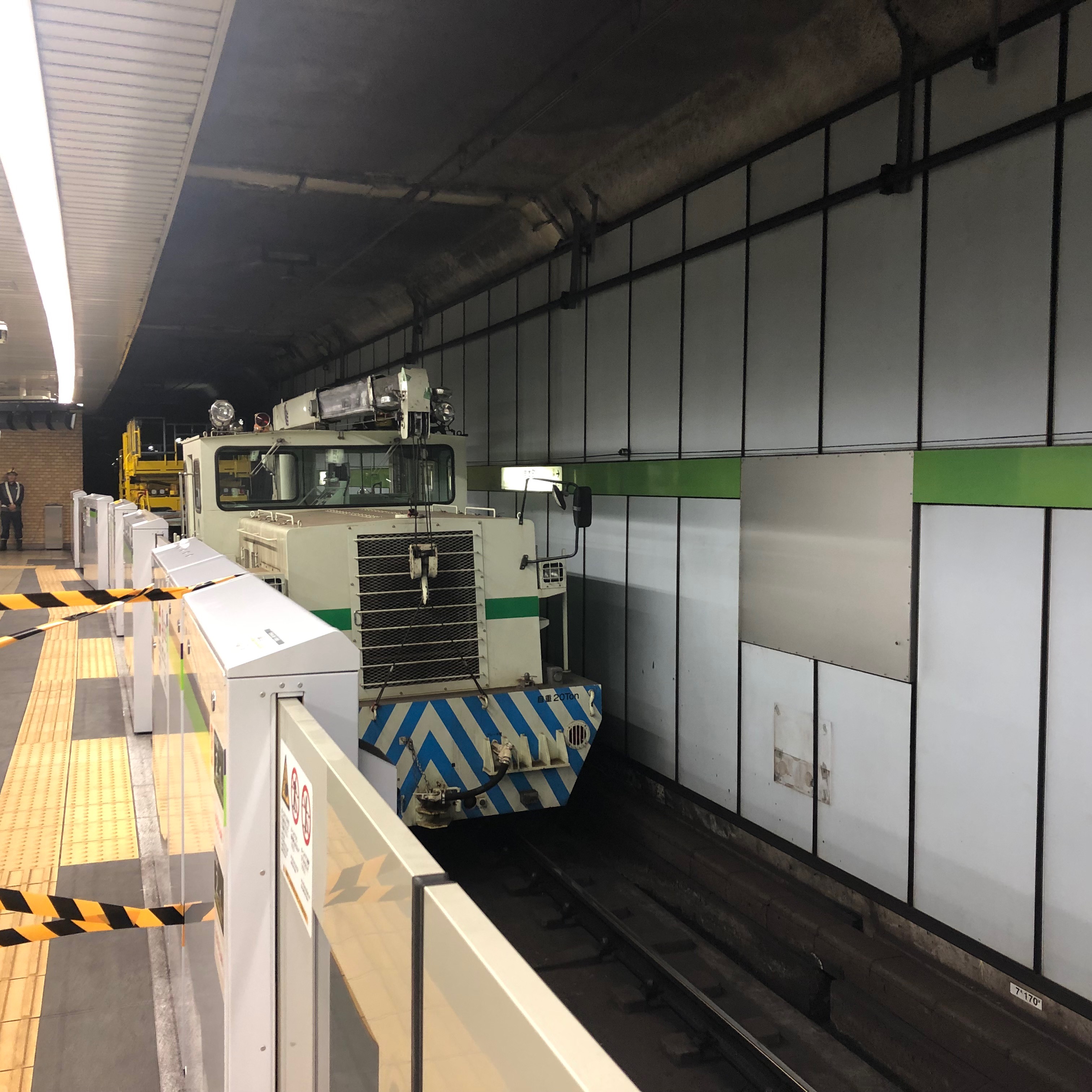 岩本町駅に止まっていた作業車