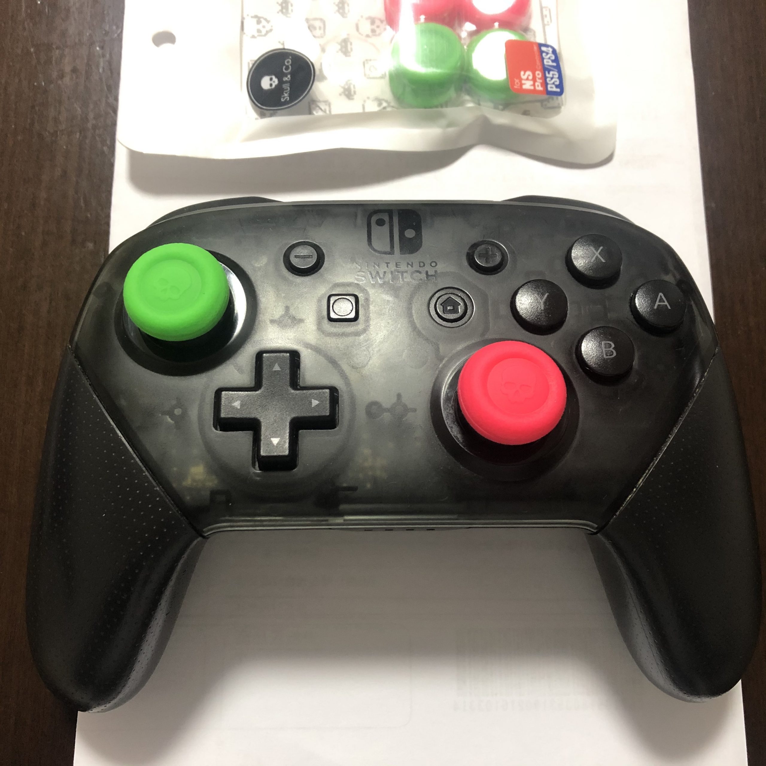 Nintendo Switchのプロコンにスティックカバーをつけて滑らなくした