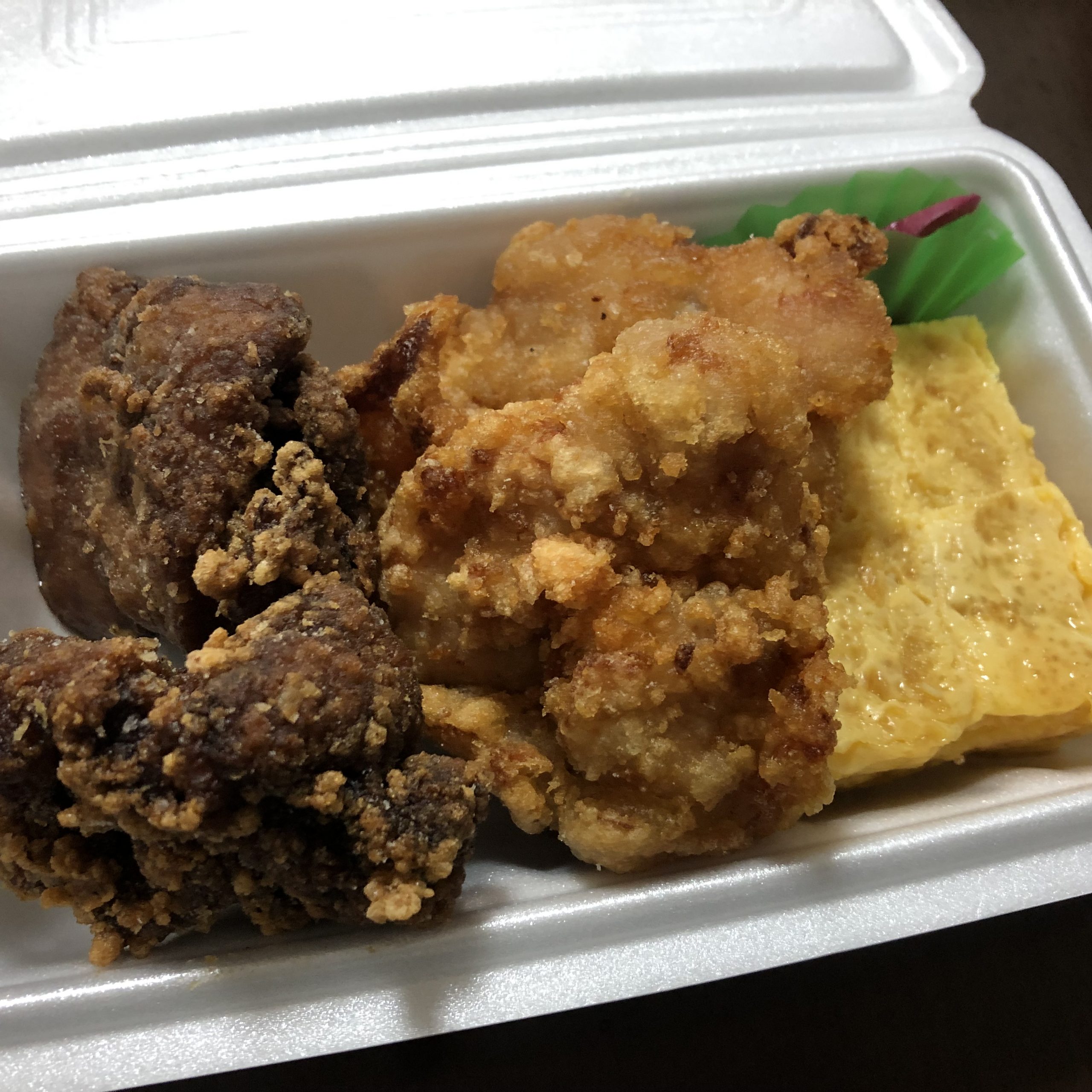 「から揚げの天才」の唐揚げ弁当を試してみた。