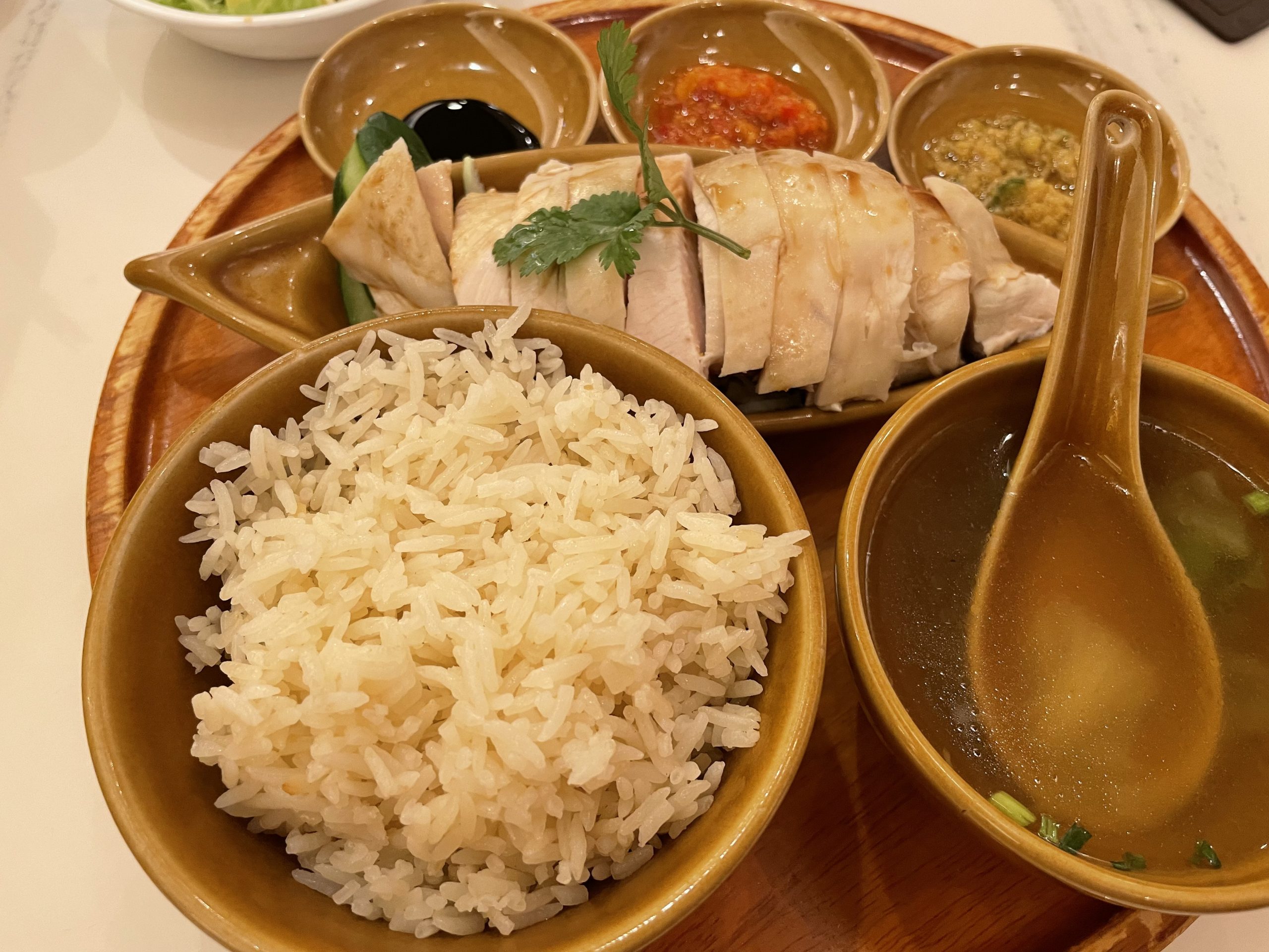 ランチ：海南鶏飯のチキンライス