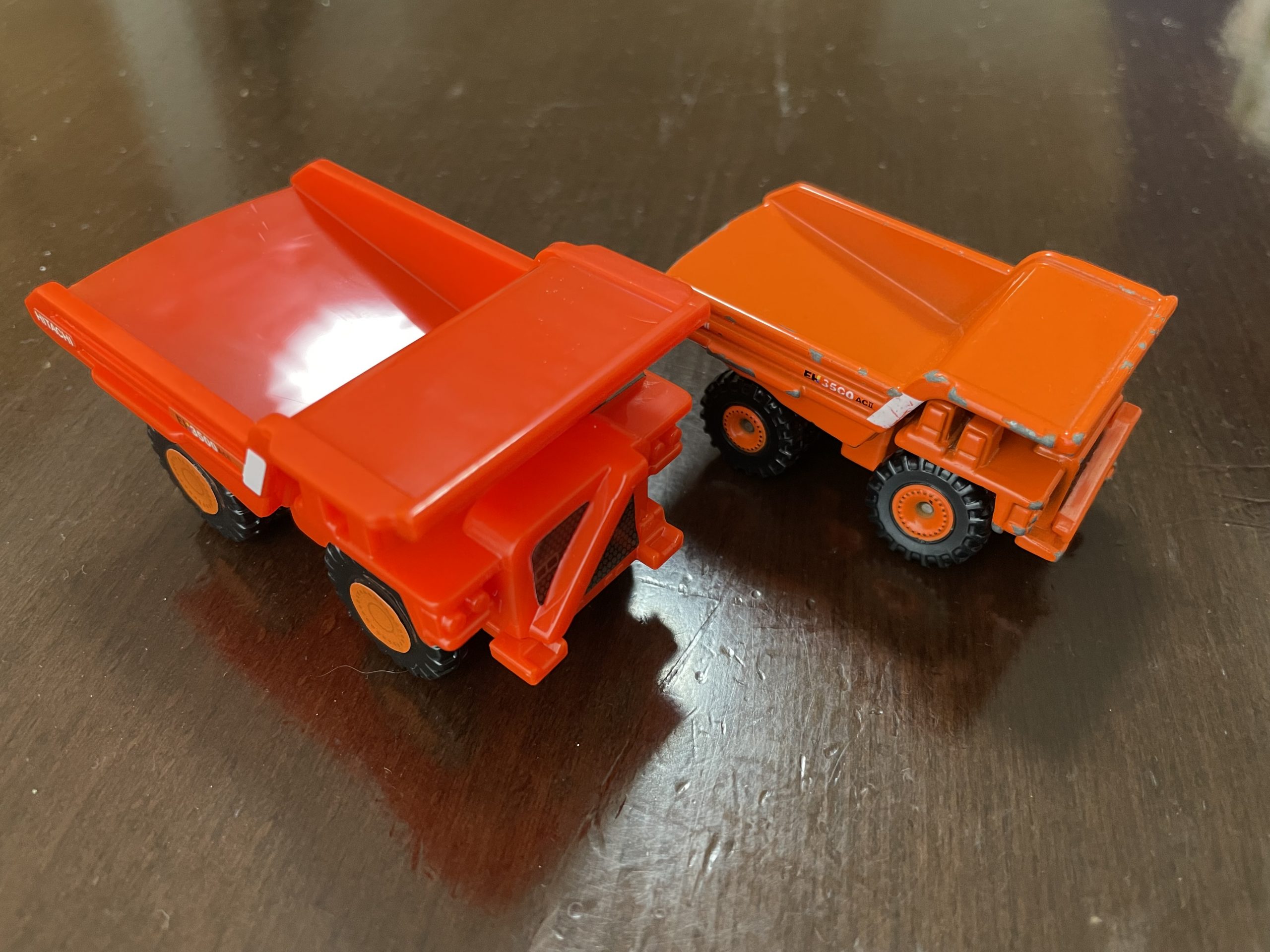 2022年のハッピーセットのトミカ