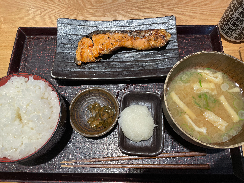 銀鮭塩焼き定食。