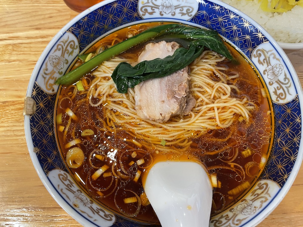 さんほんめん　透き通ったスープで、辛くて酸っぱいラーメン