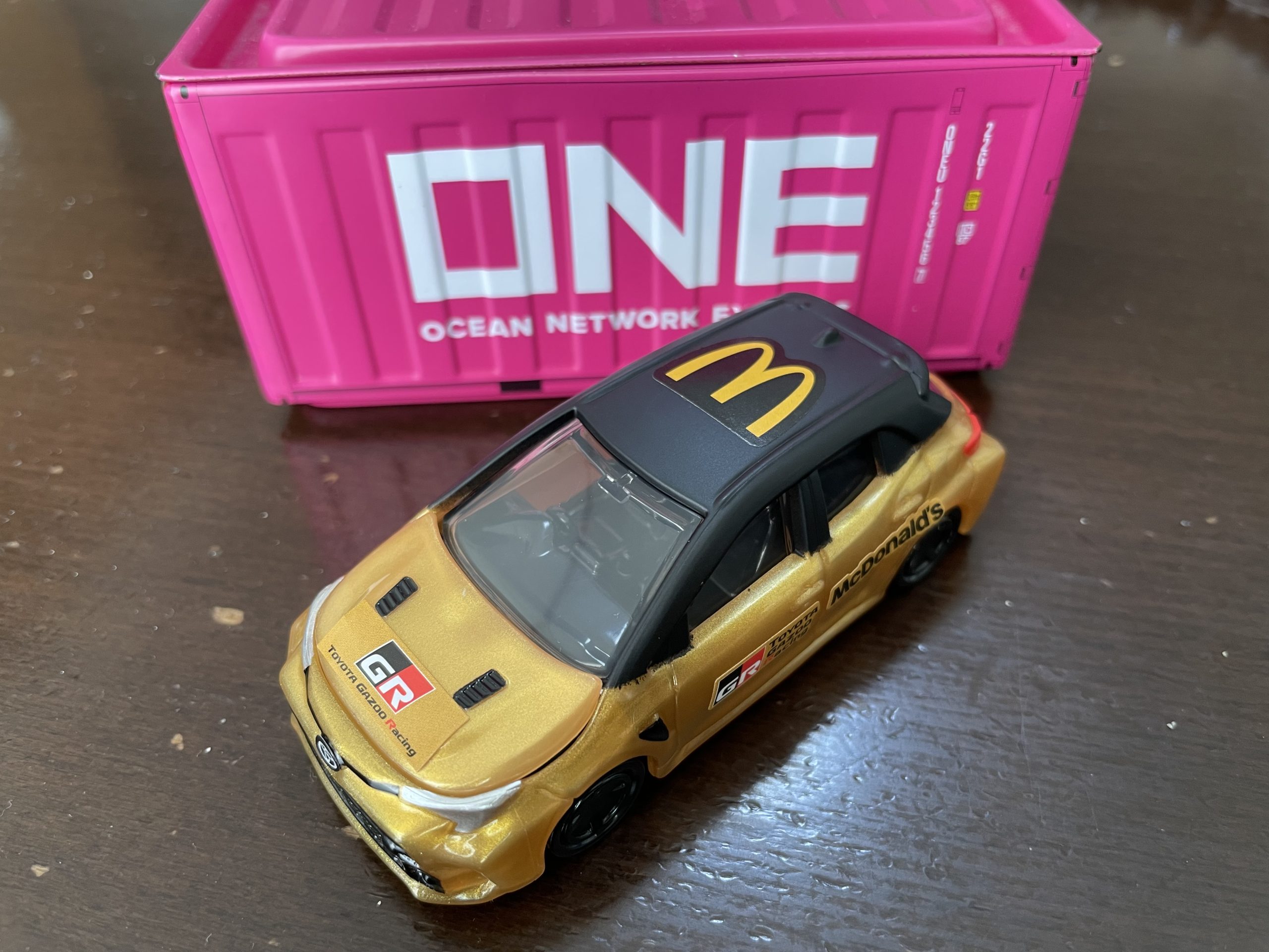 金のGRカローラ