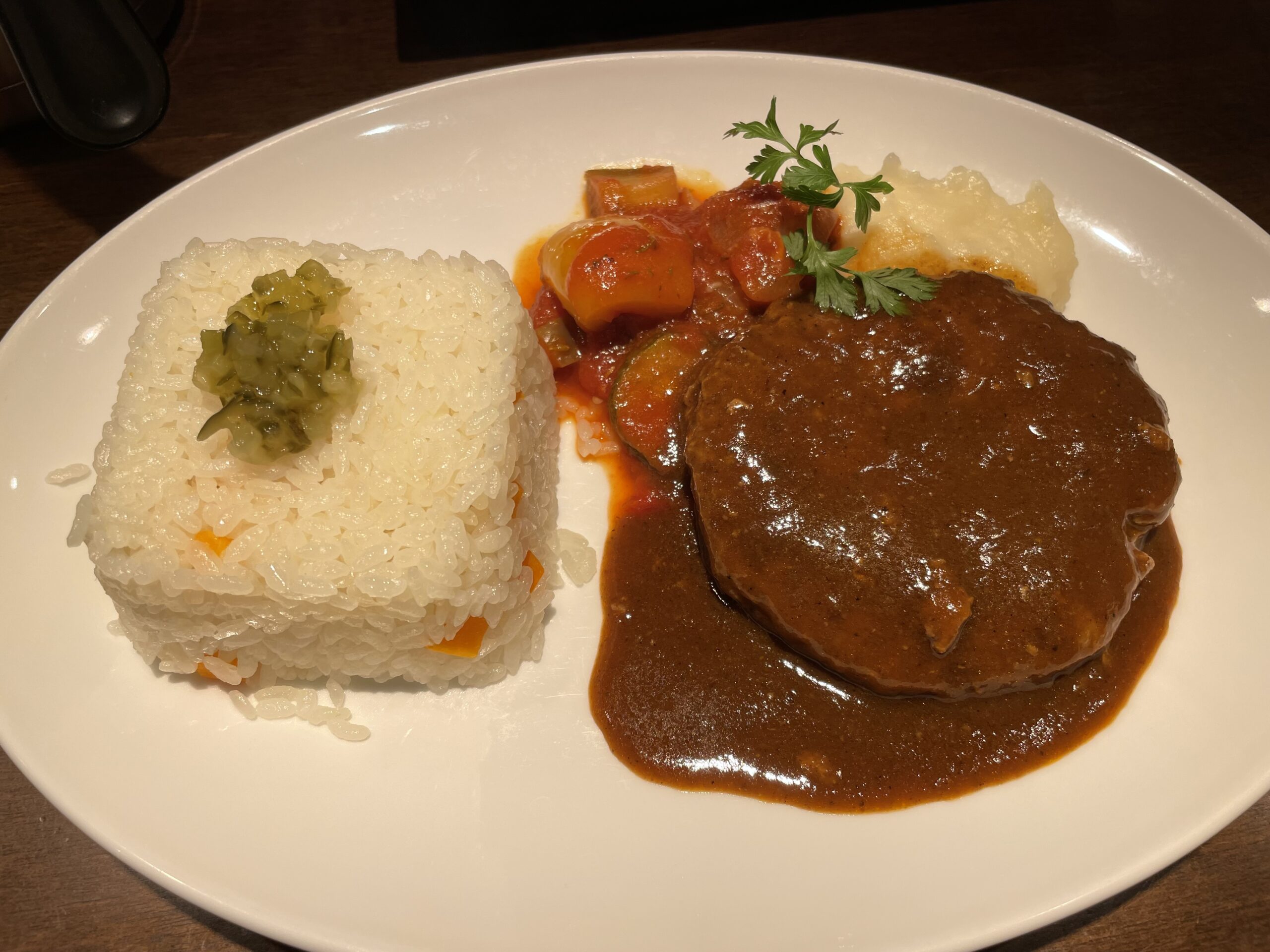 ランチ：煮込みハンバーグ（2024/8/21）