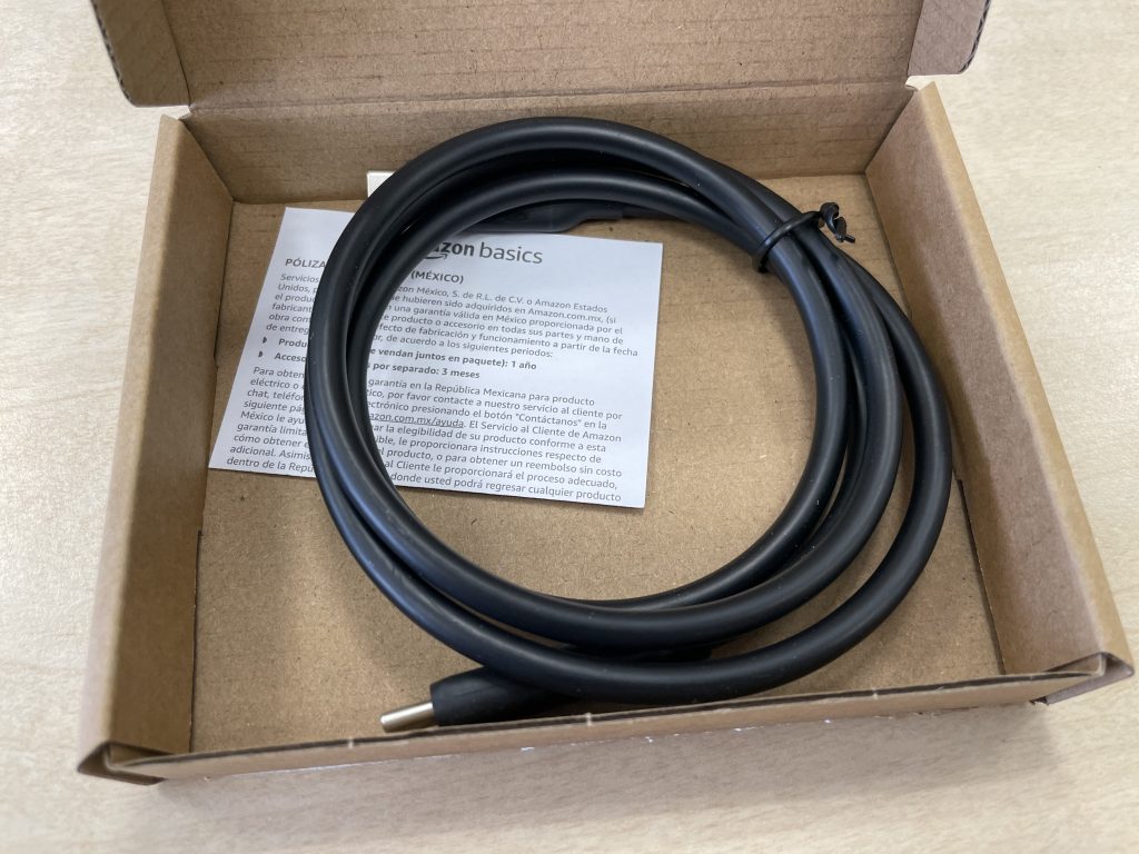 AmazonベーシックのUSB4 Type-Cケーブル