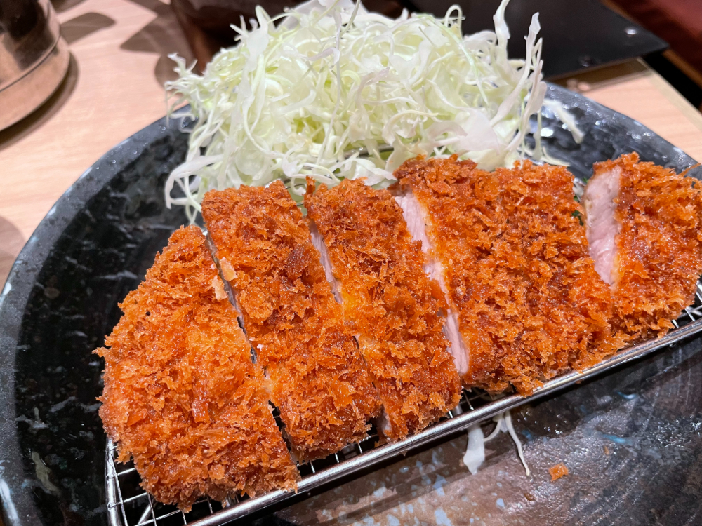 ロースとんかつとキャベツ